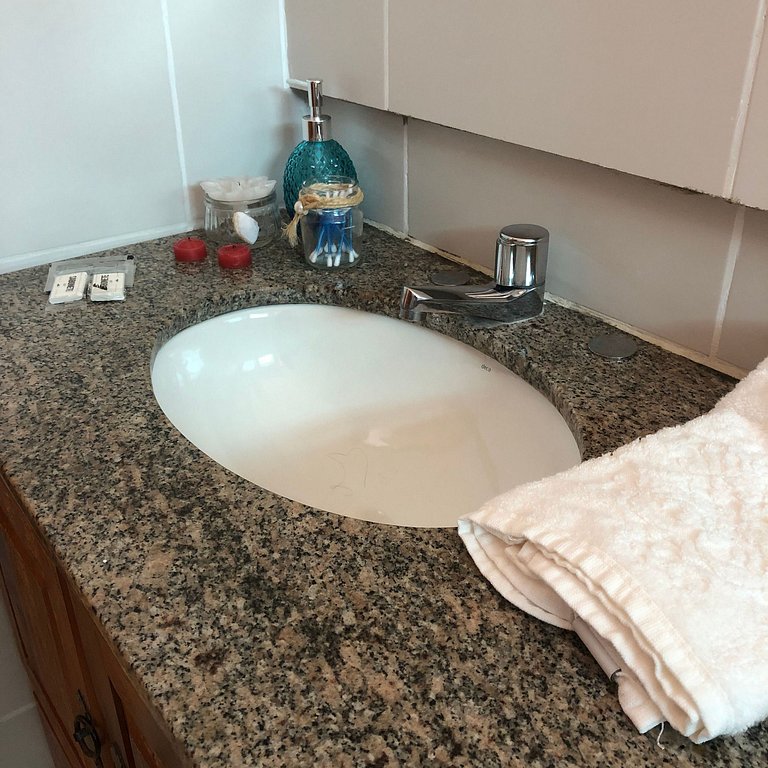 Aluguel Casa - Suítes Privativas